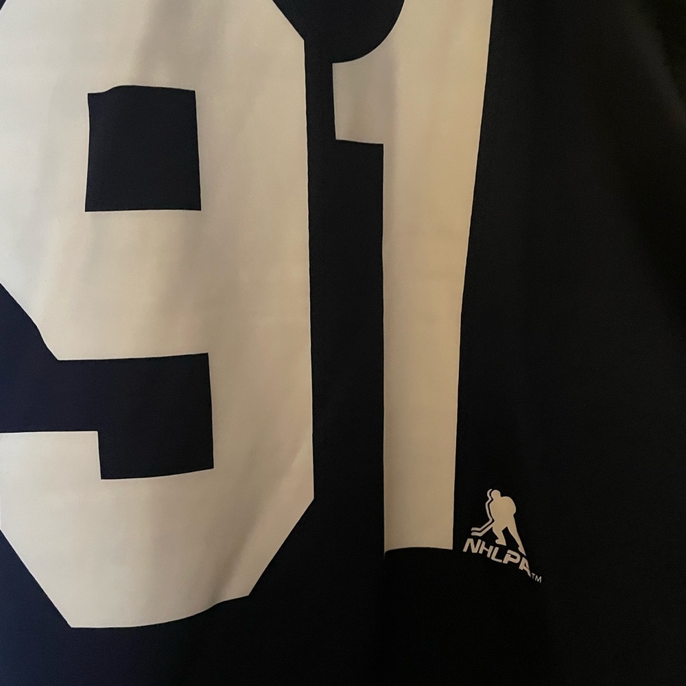 Toronto Maple Leafs Tavares jersey - Picture 3 of 5